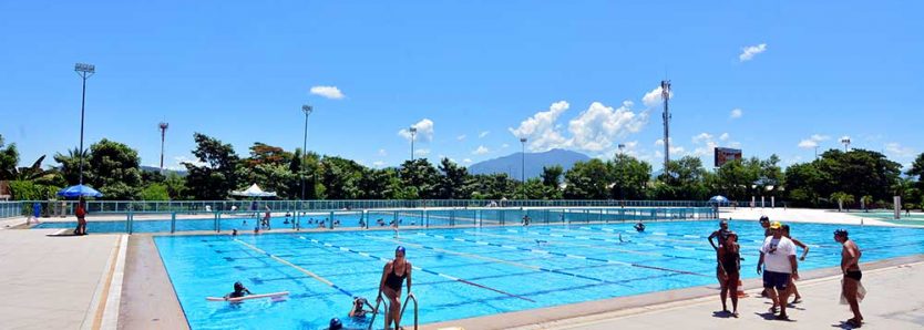 o Sesc Nova Iguaçu possui amplo complexo esportivo, com quadras poliesportivas cobertas, campos de grama sintética e parque aquático, além de lanchonete, biblioteca, centro cultural com teatro e galeria de arte e escola de educação infantil. - piscina