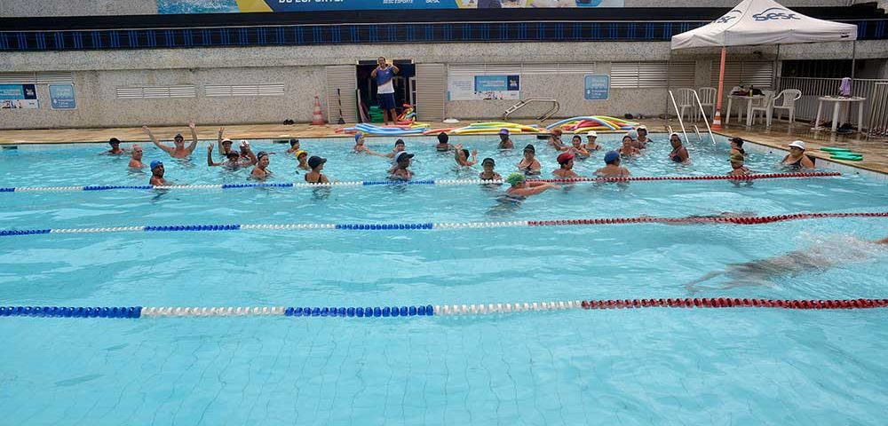 piscina atividade aquática Sesc São João de Meriti