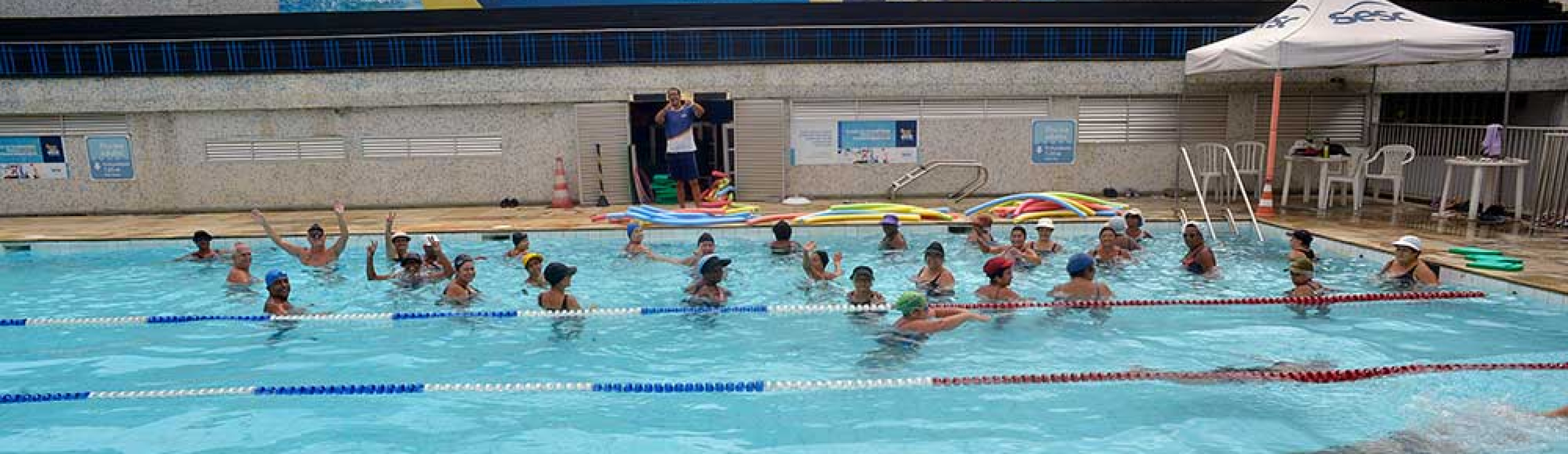 piscina atividade aquática Sesc São João de Meriti