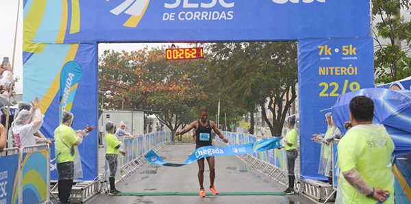 felipe_de_freitas-primeiro_a_cruzar_linha_de_chegada-foto_erbs_jr