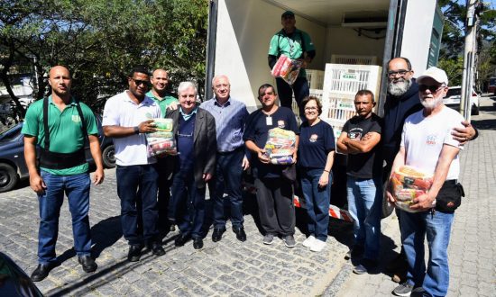Sesc RJ e Sicomércio Nova Friburgo entregam 1,8 tonelada de alimentos arrecadados no Festival Sesc de Inverno