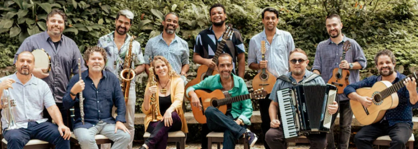 Grupo musical Choro na Rua, destaque do Festival Sesc de Chorinho e Sanfona de Rosal em Bom Jesus do Itabapoana, RJ.