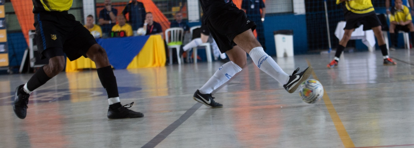 Jogadores de futsal competindo na Copa Sesc RJ em 2022