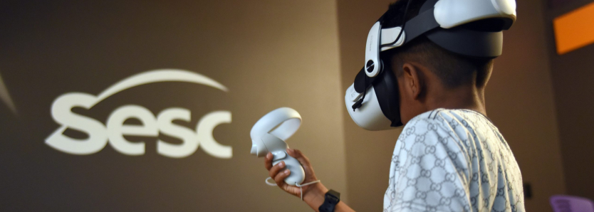 Semana Nacional de Ciência e Tecnologia: Criança brincando com realidade virtual.