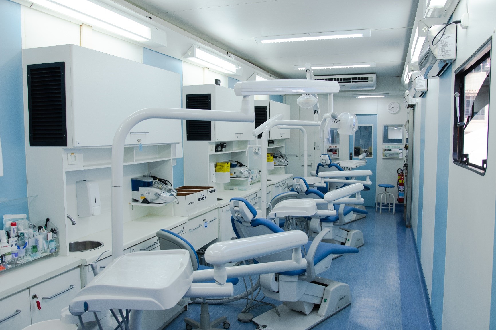 OdontoSesc - cadeiras de atendimento na unidade odontológica móvel